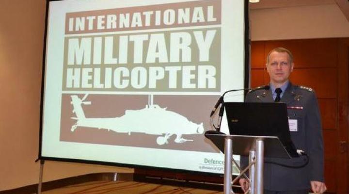 Dowódca 1BLWL płk pil. Sławomir Mąkosa na International Military Helicopter Conference w Londynie (fot. mjr pil. Sławomir Ważny)