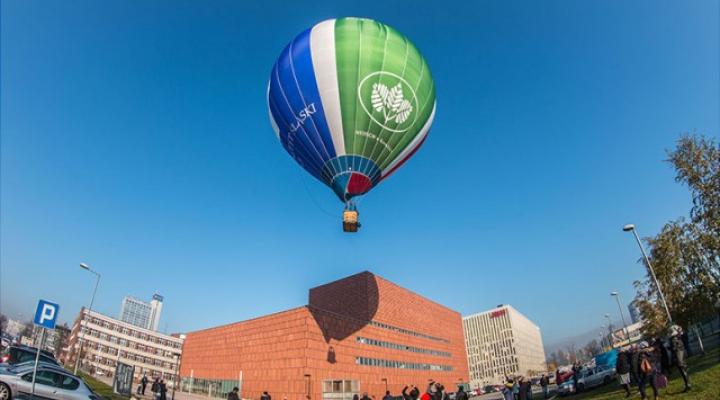 Pierwszy lot badawczy mobilnego laboratorium w balonie Uniwersytetu Śląskiego (fot. Sekcja Prasowa UŚ)