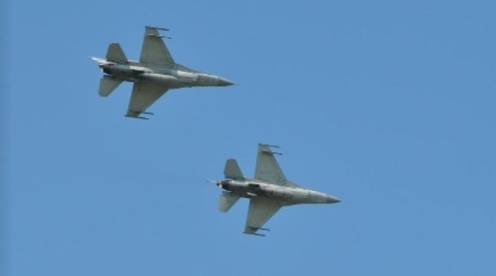 Para samolotów F-16
