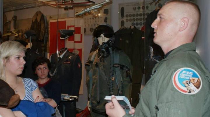 Spotkanie z pilotem F-16 z 31 BLotT. w ramach Nocy Muzeów – Poznań