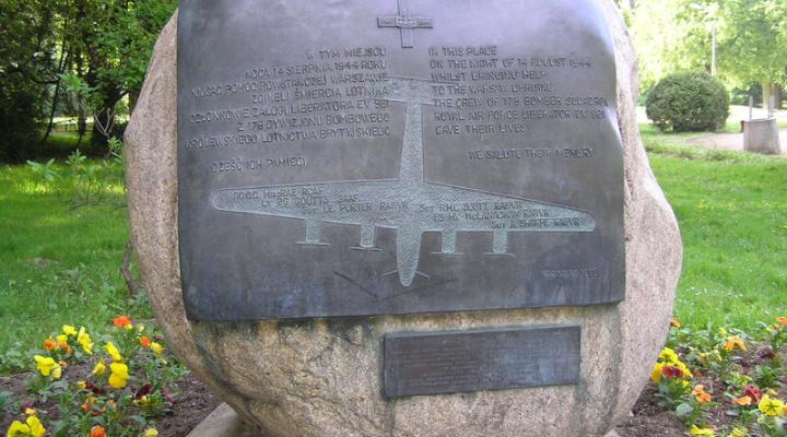 Pomnik Lotników Brytyjskich w Parku Skaryszewskim