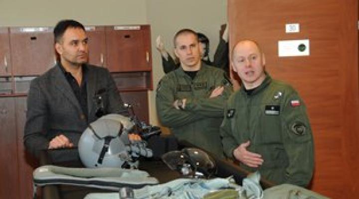  Zwycięzca aukcji "Dzień z życia pilota F-16" XXI Finału WOŚP w Krzesinach