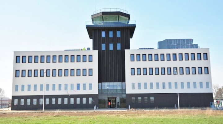 Dęblin ma nową infrastrukturę lotniskową, na zajeciu nowy budynek portu lotniczego 
