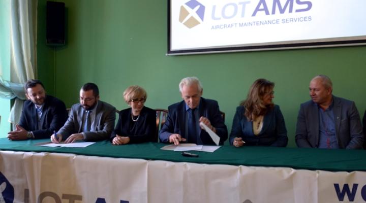 LOTAMS podpisuje umowę patronacką z Zespołem Szkół Samochodowych w Radomiu (fot. LOTAMS)