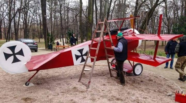 Samolot Czerwonego Barona w parku Sikorskiego w Świdnicy, fot. swidnica24.pl