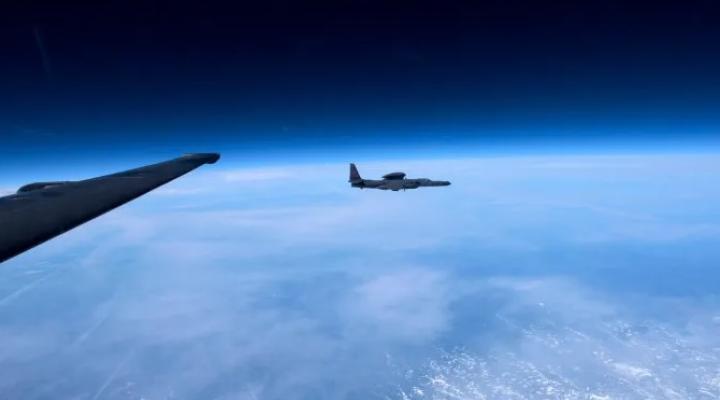 Samolot U2 lecacy na wysokości 70 tys. stóp, fot. theavionist