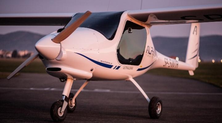 Alpha Trainer w całości zaprojektowany od nowa, aby spełnić kryteria samolotu szkolnego