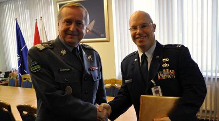 Michael Perolio, Amerykanin na stanowisku w Siłach Powietrznych