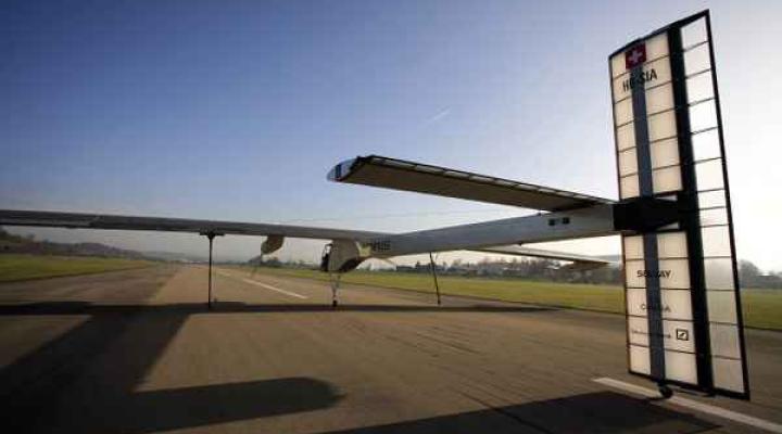 Solar Impulse na drodze startowej
