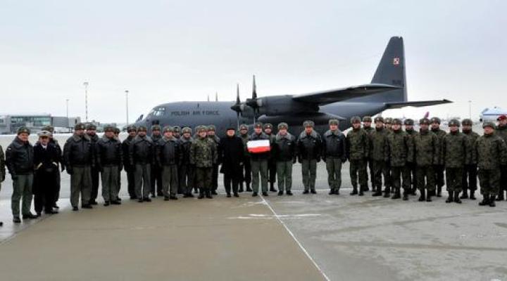 Polski kontyngent do wsparcia misji wojsk francuskich podczas pożegnania na Lotnisku Chopina, fot. Mirosław C. Wójtowicz 