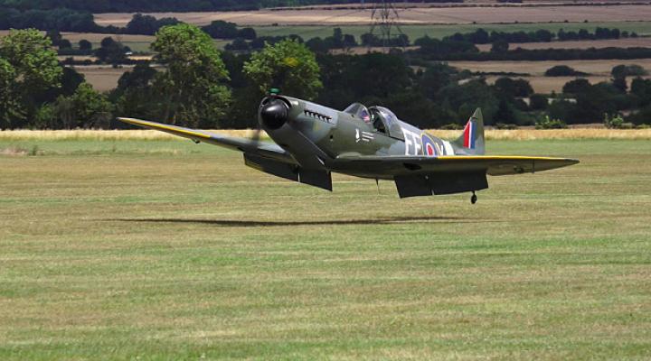 Awaryjne lądowanie repliki Spitfire