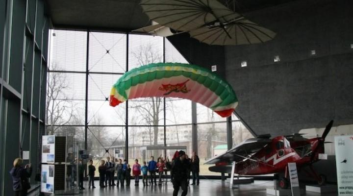 Pokaz podczas prelekcji Aerokrak.pl w Muzeum Lotnictwa Polskiego w Krakowie