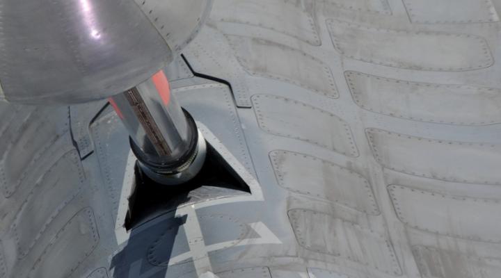Tankowanie F-16 w powietrzu/ fot. kpt. Marlena BIELEWICZ