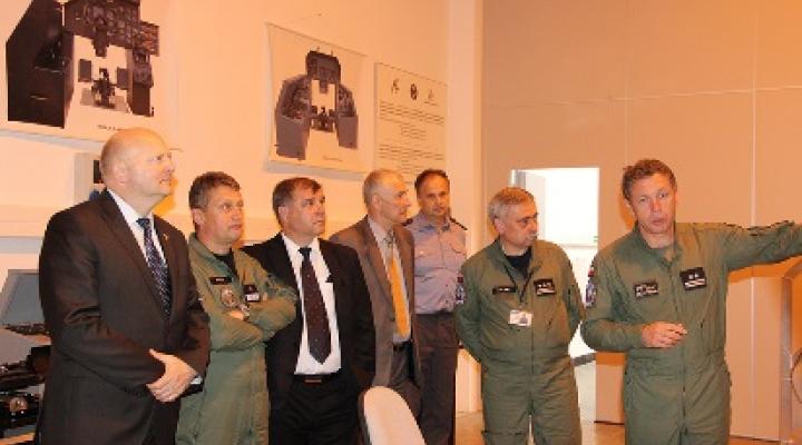 Prezes ULC z wizytą w Wyższej Szkole Oficerskiej Sił Powietrznych w Dęblinie
