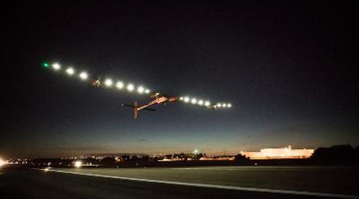 Solar Impulse w Abu Dhabi
