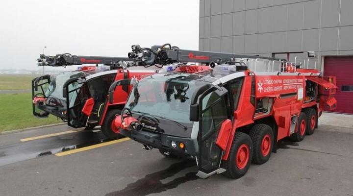 Nowe pojazdy bojowe Lotniskowej Straży Pożarnej na Lotnisku Chopina