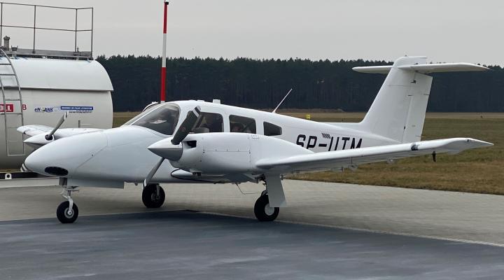 Piper PA44 Seminole należący do CKL Politechniki Poznańskiej na lotnisku Kąkolewo (fot. GB Aircraft)