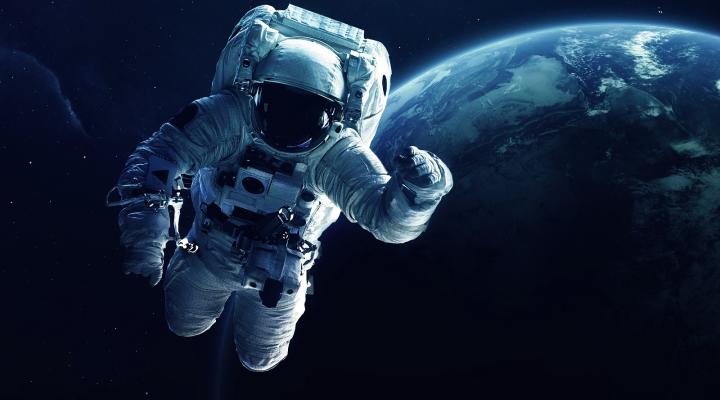 Astronauta w przestrzeni kosmicznej (fot. Podkarpackie Centrum Innowacji)