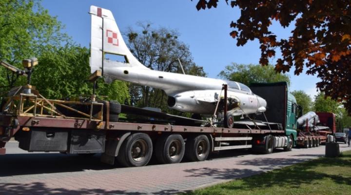 Transport rozmontowanych samolotów TS-11 Iskra (fot. RSO/Echodnia.eu)