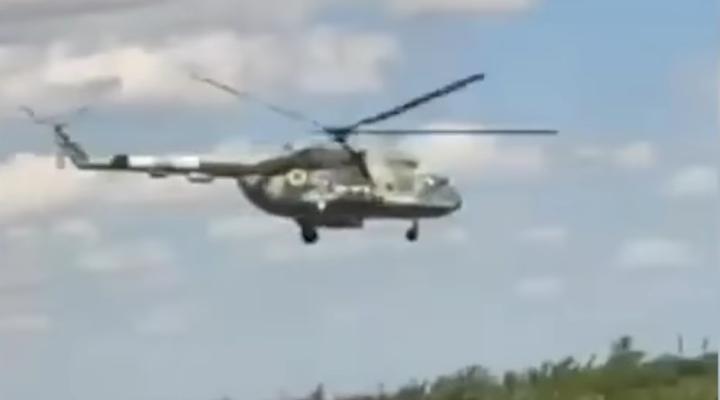 Mi-8 Ukraińskich Sił Powietrznych - lot nisko nad ziemią (fot. kadr z filmu Sił Lądowych Sił Zbrojnych Ukrainy)