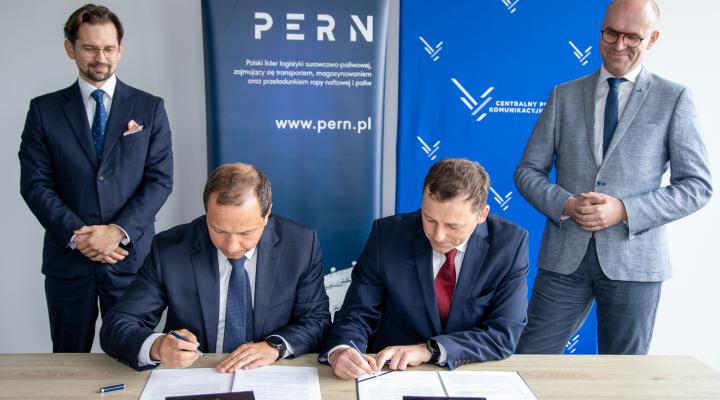 Podpisanie porozumienia przez CPK i PERN (fot. CPK)