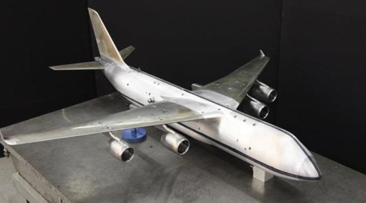 Model zmodernizowanego An-124