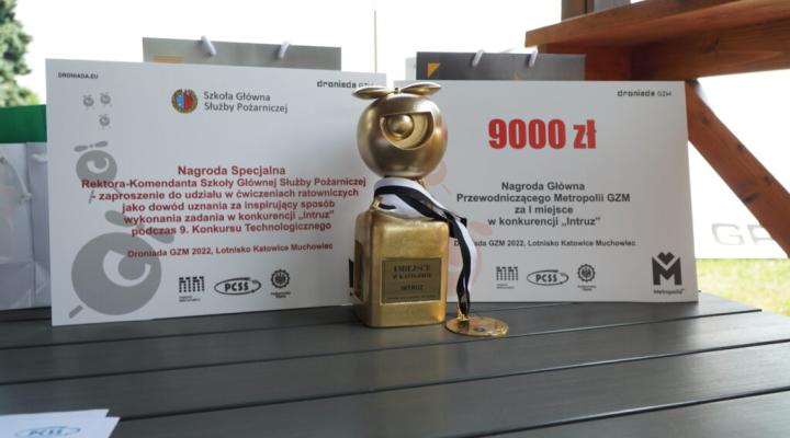 Nagroda Główna Przewodniczącego Metropolii GZM za I miejsce w konkurencji "Intruz" (fot. droniada.eu)