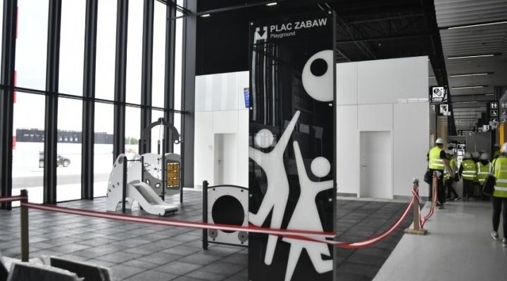 Plac zabaw. Przy projektowaniu terminala lotniska w Radomiu szczególnie zadbano o udogodnienia związane z najmłodszymi pasażerami (fot. archiwum echodnia.eu)