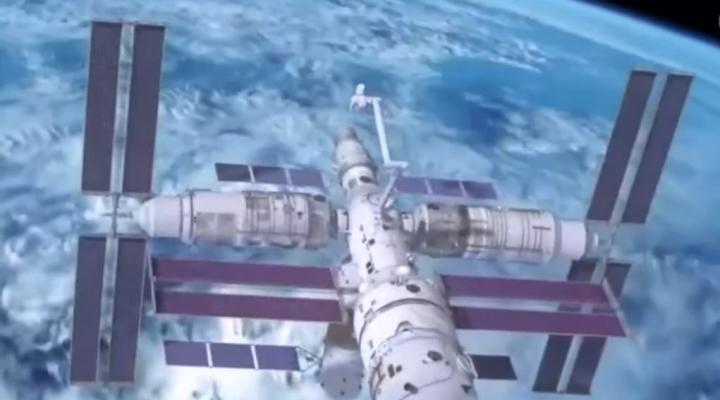Wizualizacja stacji kosmicznej Tiangong na orbicie Ziemi (fot. kadr z filmu na youtube.com)