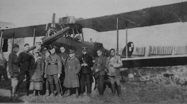 Personel latający 8 eskadry we wrześniu 1920 w Chełmie (fot. muzeumsp.pl)