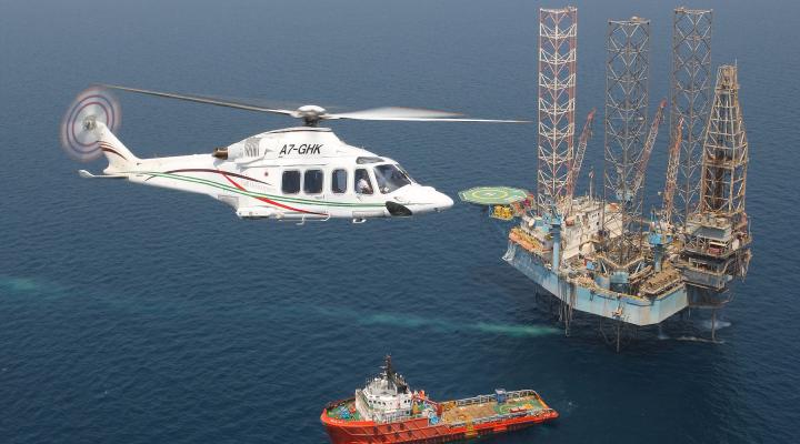 AW139 w locie na platformę wydobywczą (fot. Leonardo Helicopters)