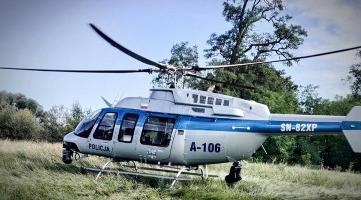 Bell 407GXI należący do Policji podczas akcji poszukiwawczej (fot. KPP w Międzyrzeczu)