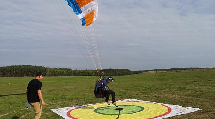 Paralotniowe Mistrzosta Polski w celności lądowania w Przylepie (fot. Anna Wojciechowska, Facebook)