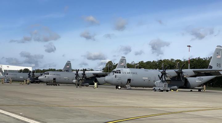 Amerykańskie samoloty C-130 Hercules w Powidzu (fot. 3 Skrzydło Lotnictwa Transportowego)