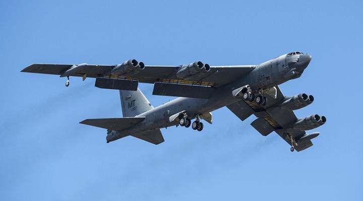 B-52 w locie (fot. US Air Force)