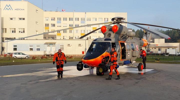 W-3WARM Anakonda z 44. Bazy Lotnictwa Morskiego na lądowisku szpitala w Gryficach (fot. BLMW)