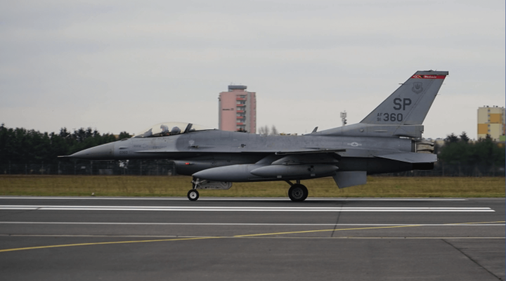 F-16 wylądował w Porcie Lotniczym Bydgoszcz (fot. Port Lotniczy Bydgoszcz)