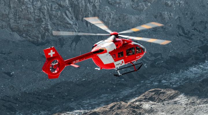 H145 w locie należący do Szwajcarskiej Służby Ratownictwa Powietrznego Rega (fot. Rega)