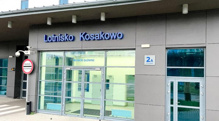 Lotnisko Kosakowo - wejście główne (fot. Urząd Gminy Kosakowo)
