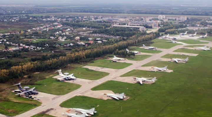 Samoloty w bazie lotniczej Dyagilevo w obwodzie riazańskim w Rosji (fot. Alex Beltyukov, CC BY-SA 3.0 GFDL 1.2, Wikimedia Commons)
