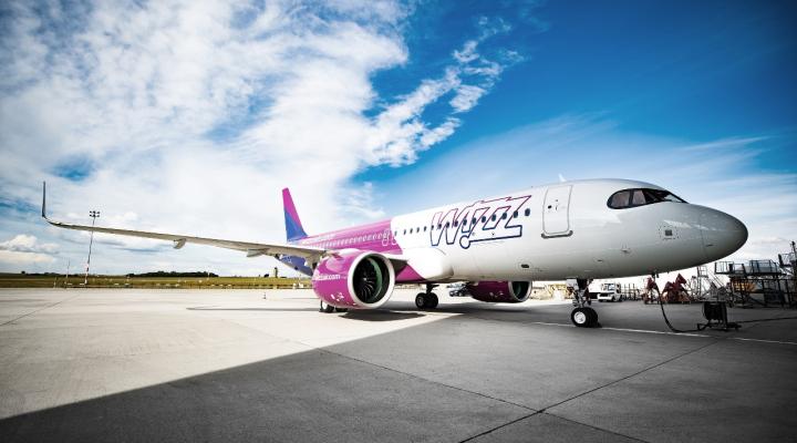 A320neo linii Wizz Air na płycie lotniska (fot. Wizz Air)
