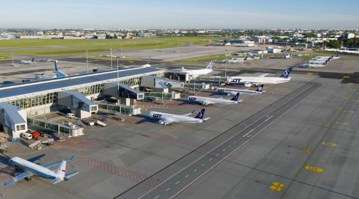 Lotnisko Chopina - samoloty na płycie przed terminalem (fot. Lotnisko Chopina)