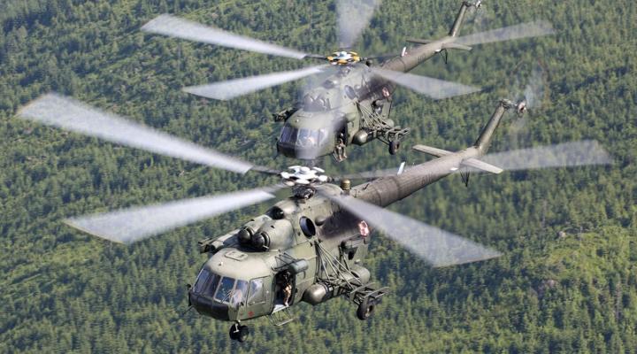 Dwa śmigłowce Mi-17 w locie (fot. Bartek Bera)