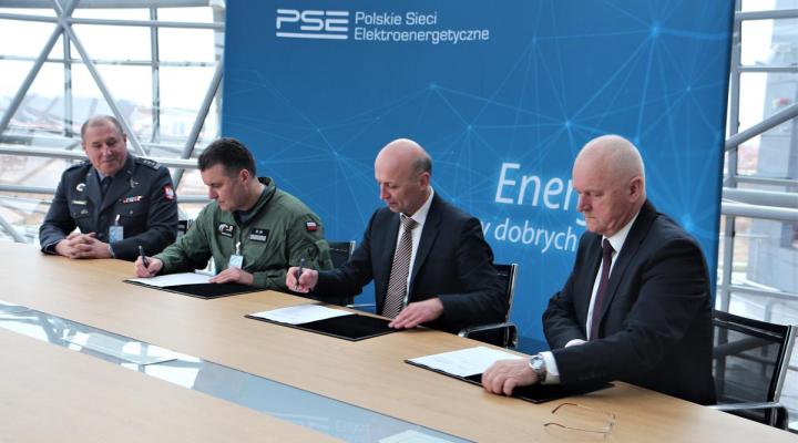 PSE S.A. podpisały porozumienie z Centrum Operacji Powietrznych – DKP oraz Szefostwem Służby Ruchu Lotniczego SZ RP (fot. COP-DKP)