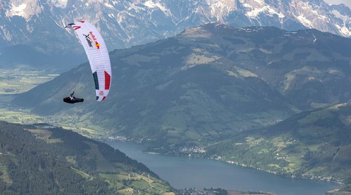 Red Bull X-Alps - paralotnia (fot. zooom, Felix Woelk)