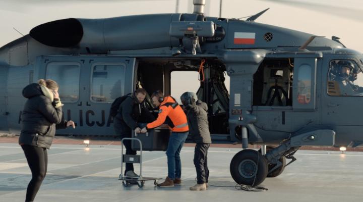S-70i Black Hawk Policji podczas akcji transportu organów do przeszczepu (fot. podkom. Damian Janus z KWP w Kielcach)