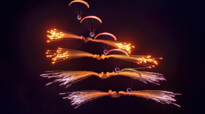 Flying Dragons Team - nocny pokaz z użyciem pirotechniki (fot. Sylwia Tylkowska)