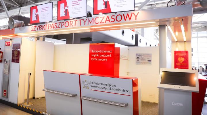 Lotnisko Chopina - punkt szybkich paszportów tymczasowych MSWiA (fot. Lotnisko Chopina)