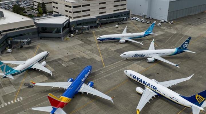Samoloty Boeinga różnych linii lotniczych na płycie lotniska (fot. Boeing Media)