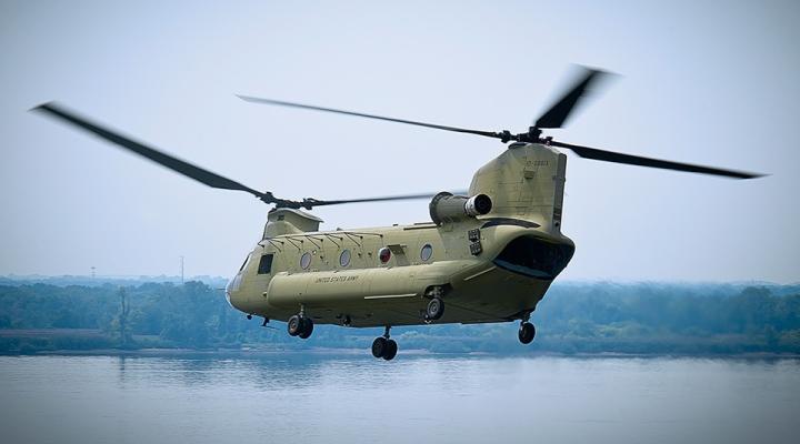 CH-47 Chinook w locie (fot. boeing.com)